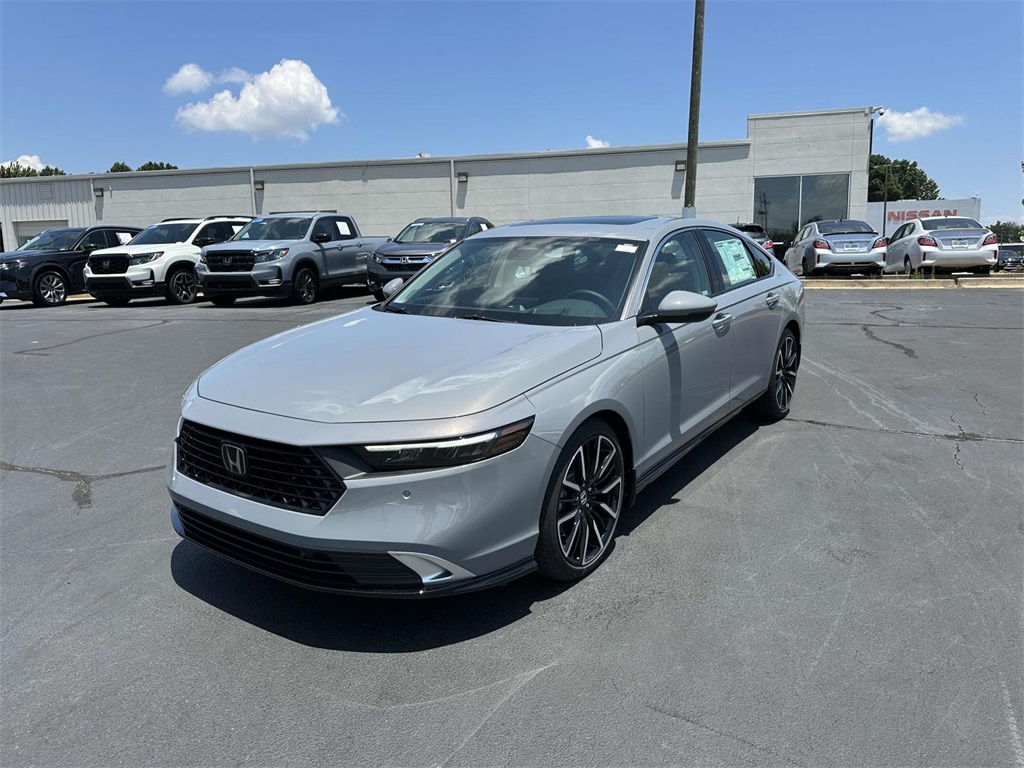 2025 Honda Accord Hybrid Touring photo 3