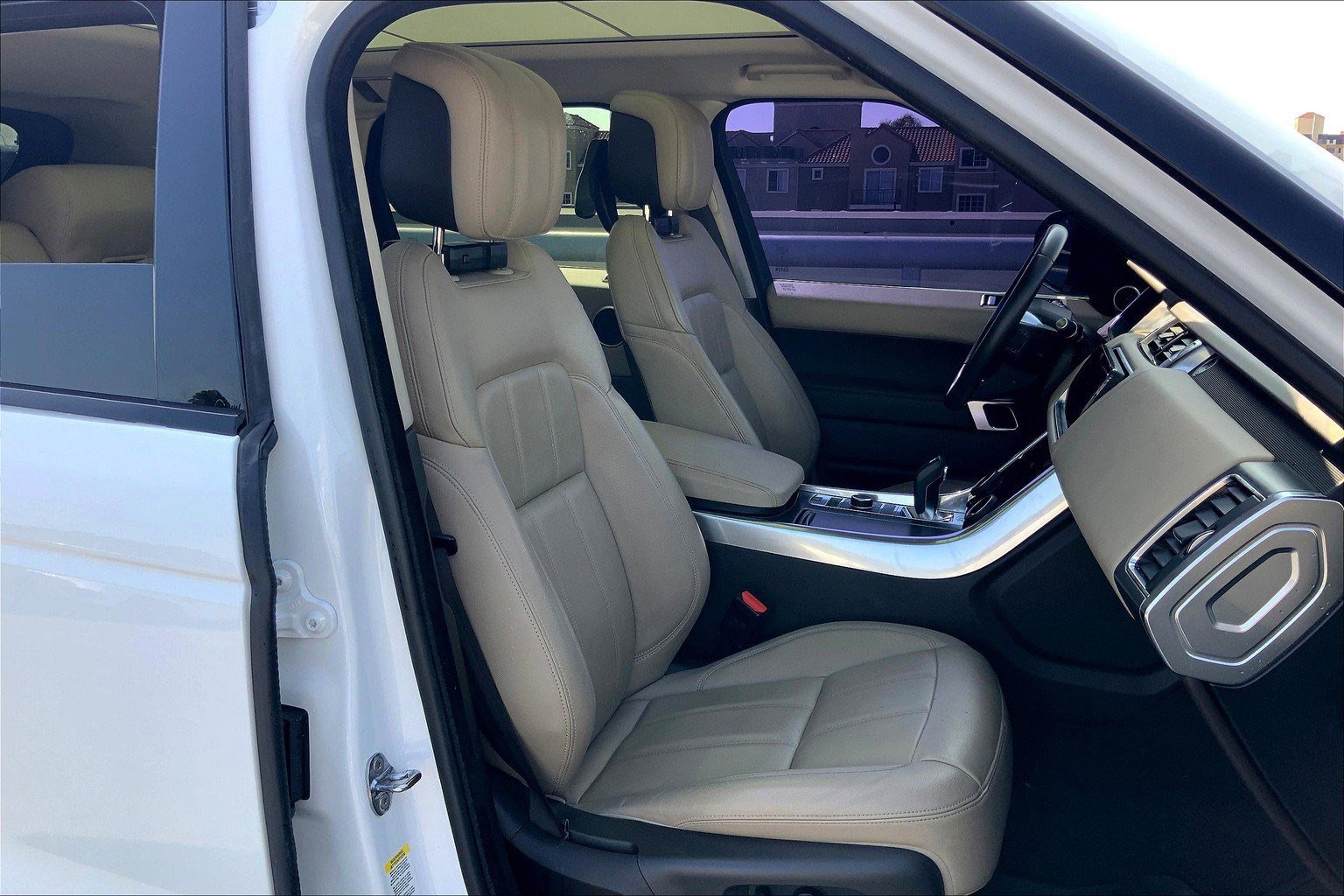2021 Land Rover Range Rover Sport SE photo 4