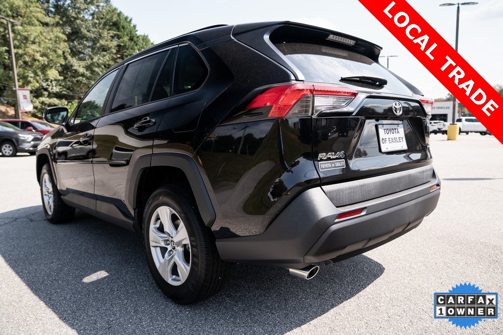 2021 Toyota RAV4 XLE photo 2