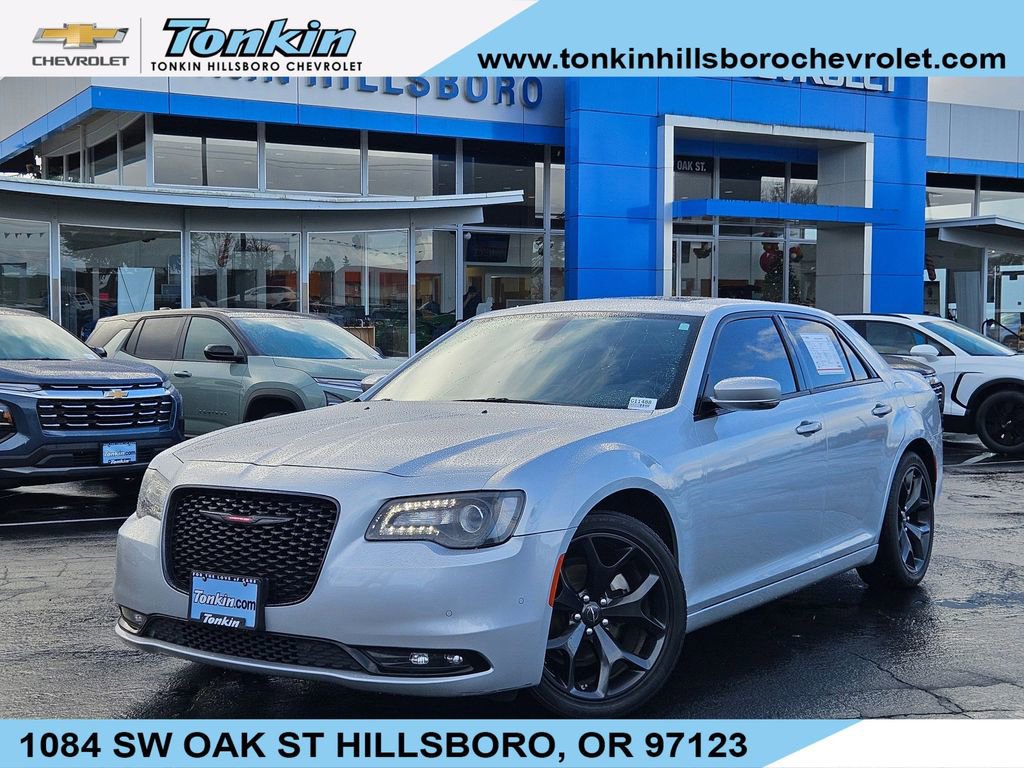2023 Chrysler 300 S's photo