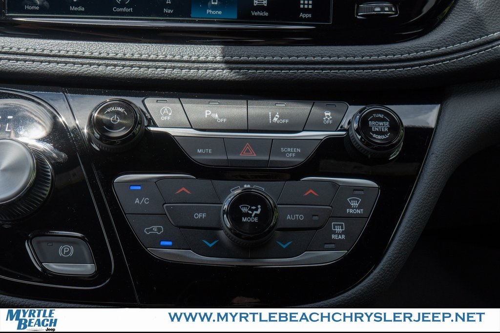 2026 Chrysler Pacifica photo 21