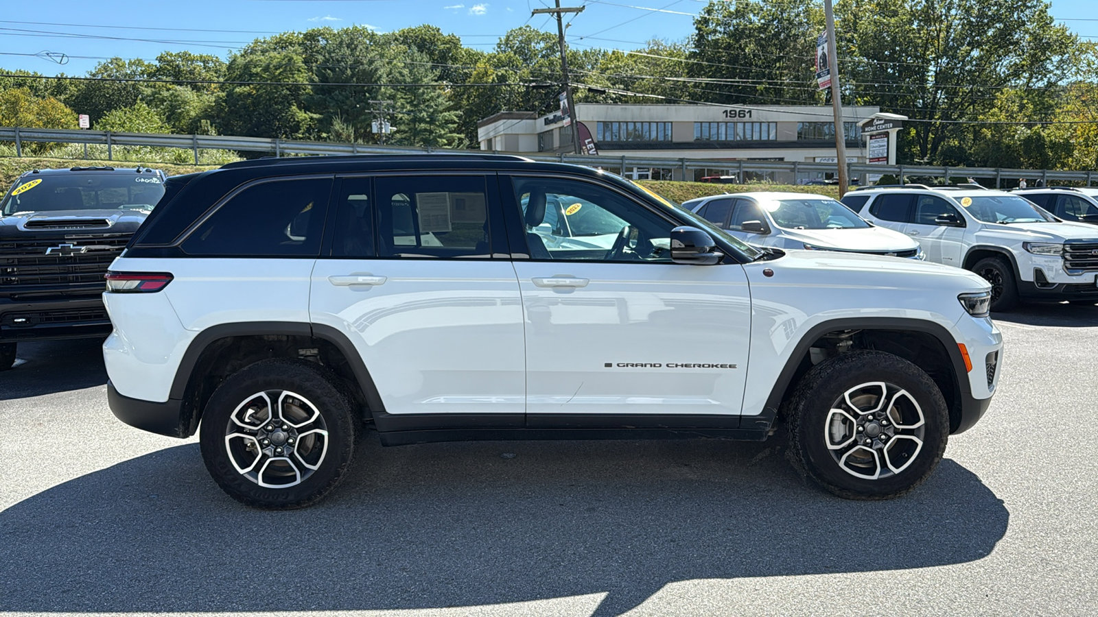 2022 Jeep Grand Cherokee Trailhawk photo 3