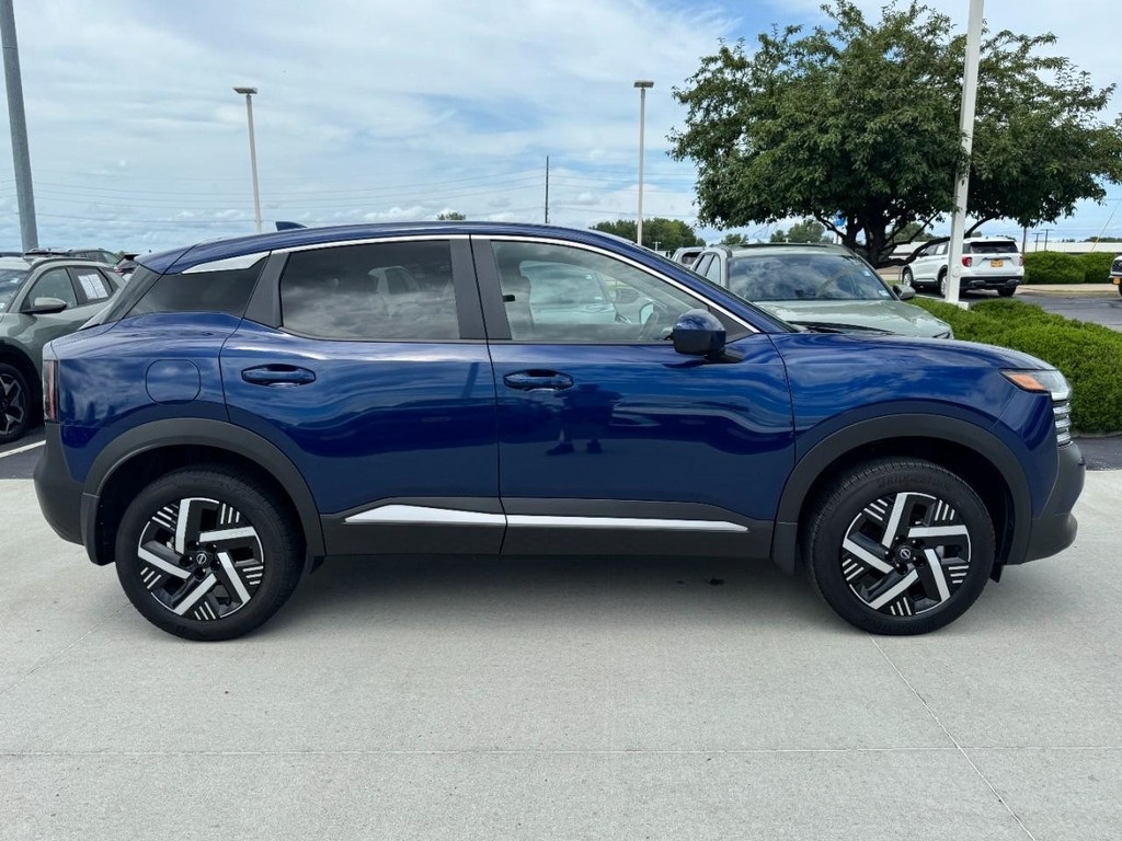 2025 Nissan Kicks SV photo 2