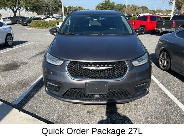 2022 Chrysler Pacifica Touring L photo 2