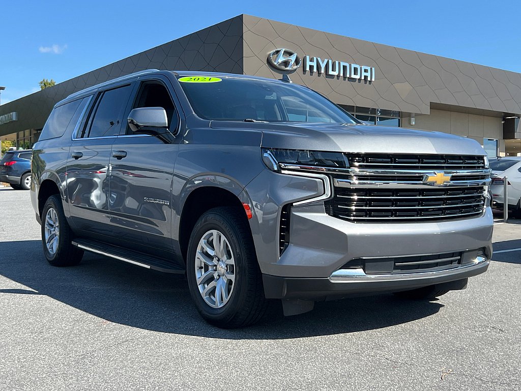 2021 Chevrolet Suburban LT photo 2