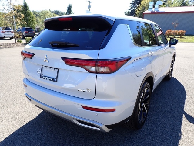 2023 Mitsubishi Outlander PHEV SE photo 4