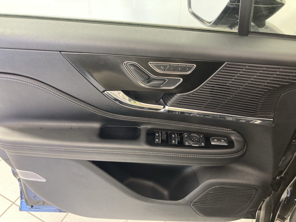 2022 Lincoln Corsair Standard photo 11
