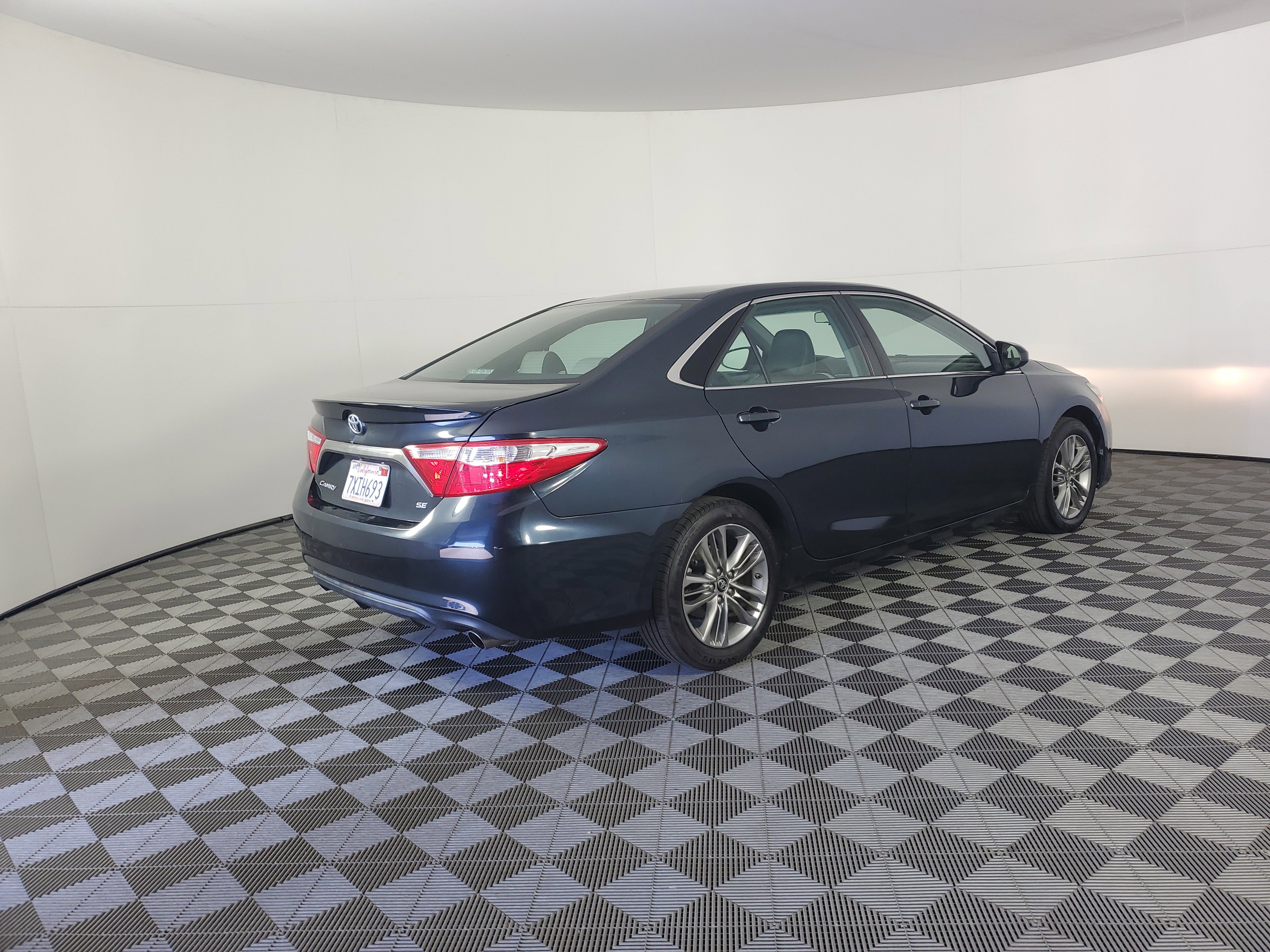 Used 2017 Parisian Night Pearl Toyota SE image 4