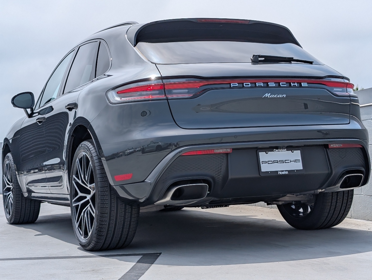 2025 Porsche Macan T photo 3