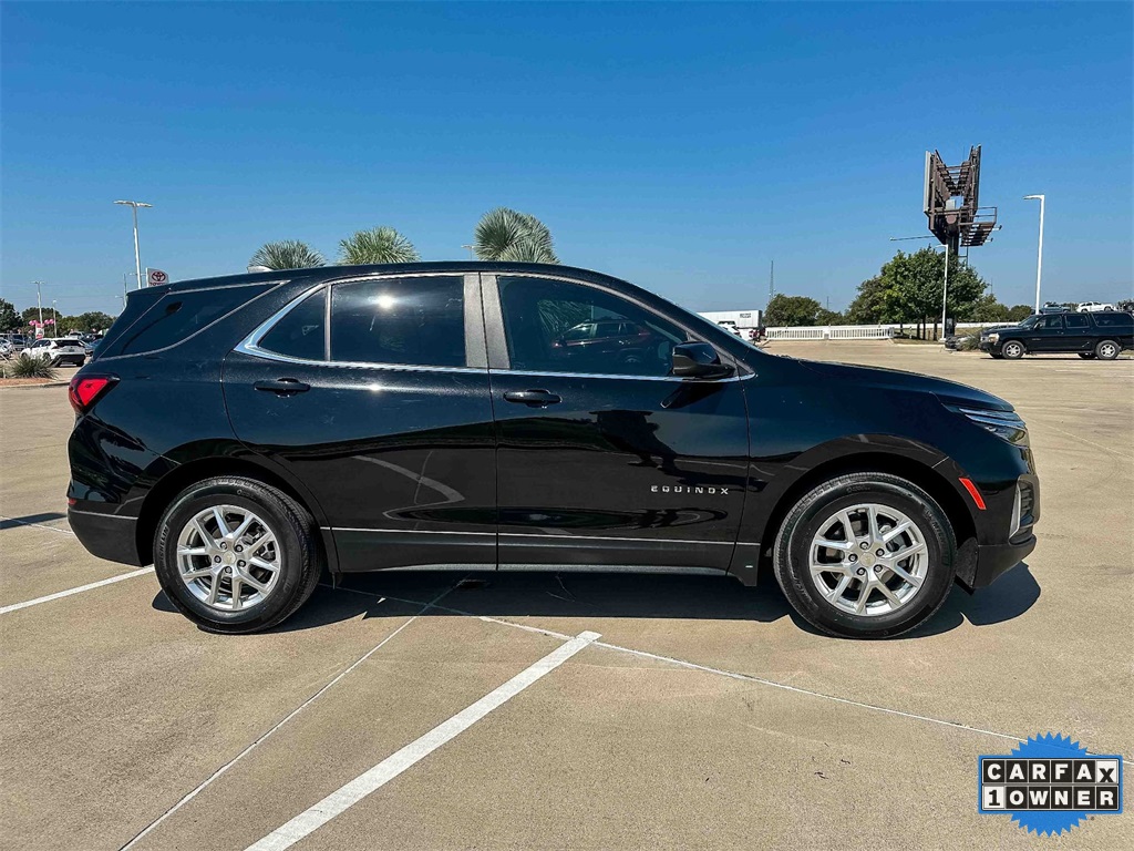 2022 Chevrolet Equinox LT photo 2