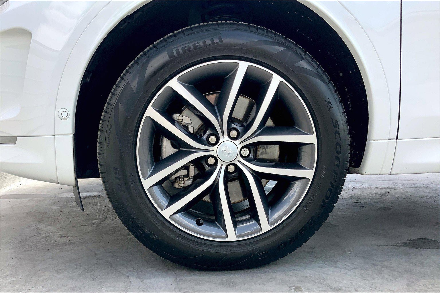 2024 Land Rover Discovery Sport S photo 7
