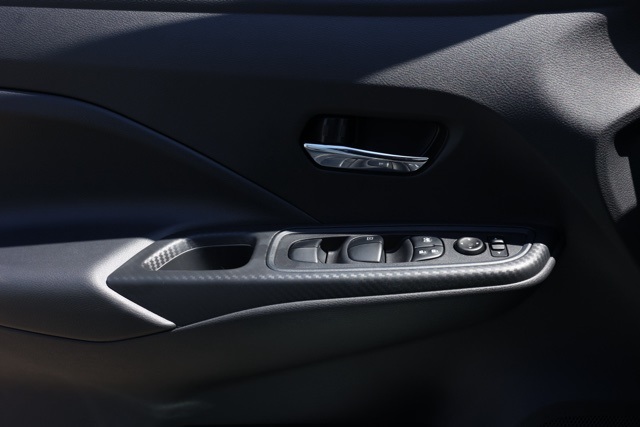 2025 Nissan Versa 1.6 SV photo 21