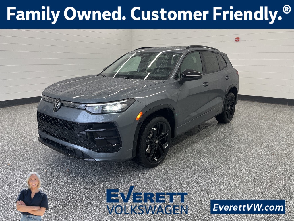 2026 Volkswagen Tiguan SE R-LINE BLACK's photo