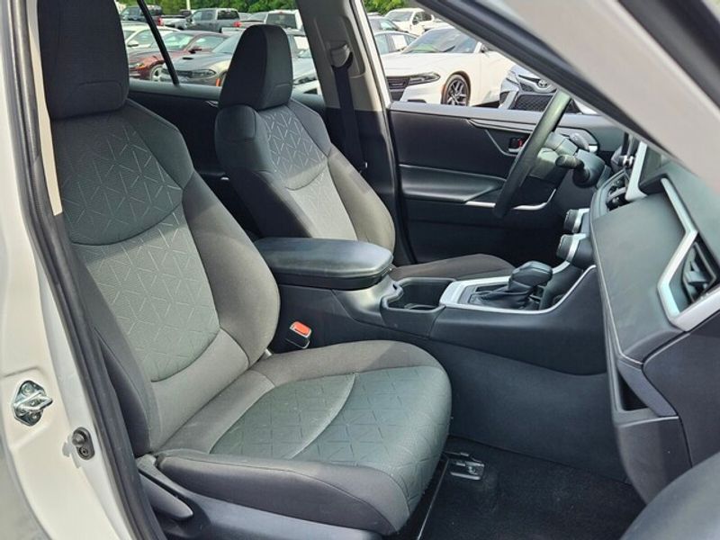 2023 Toyota RAV4 XLE photo 16