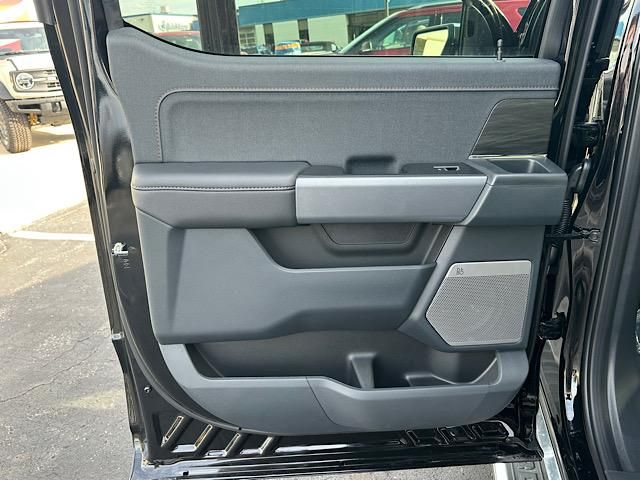 2025 Ford F-150 Lariat photo 34