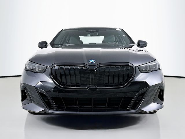 2026 Bmw 550e xDrive photo 2