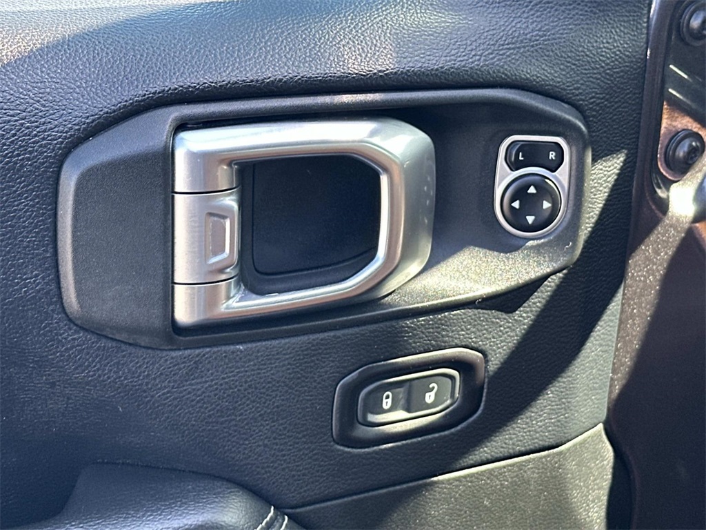 2018 Jeep Wrangler Unlimited Sahara photo 26