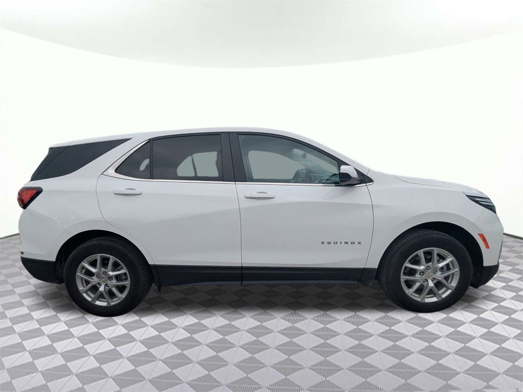 2024 Chevrolet Equinox LT photo 2