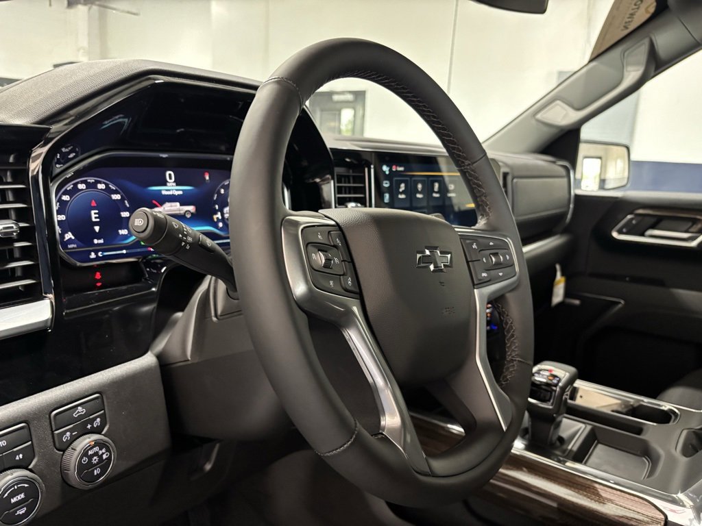 2025 Chevrolet Silverado 1500 RST photo 8