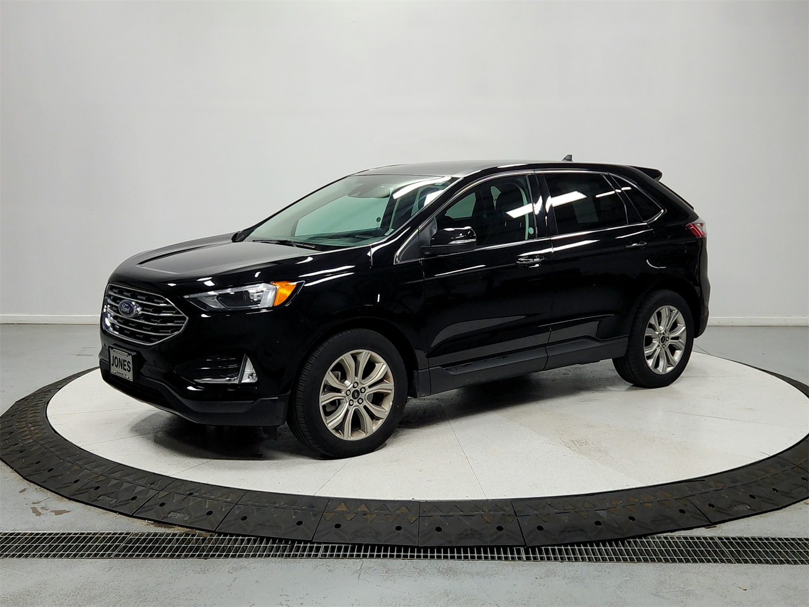 2024 Ford Edge Titanium photo 3