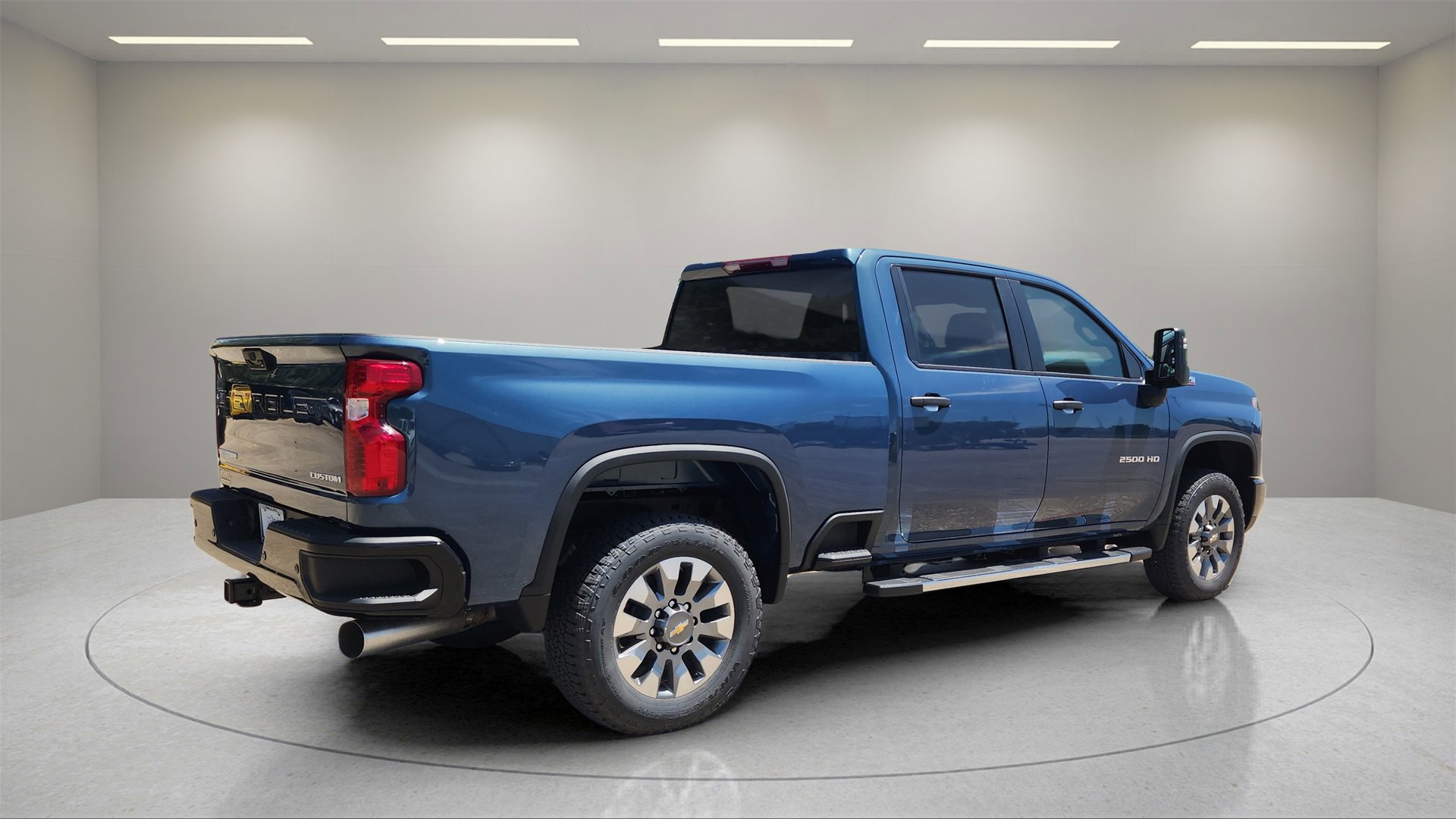 2025 Chevrolet Silverado 2500HD Custom photo 3