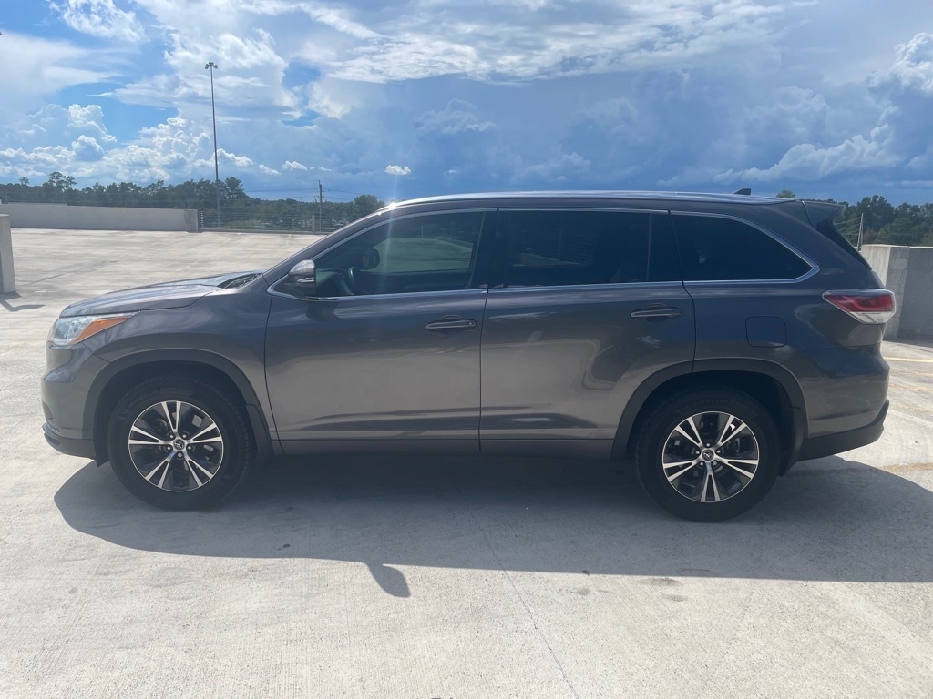 2016 Toyota Highlander XLE photo 3