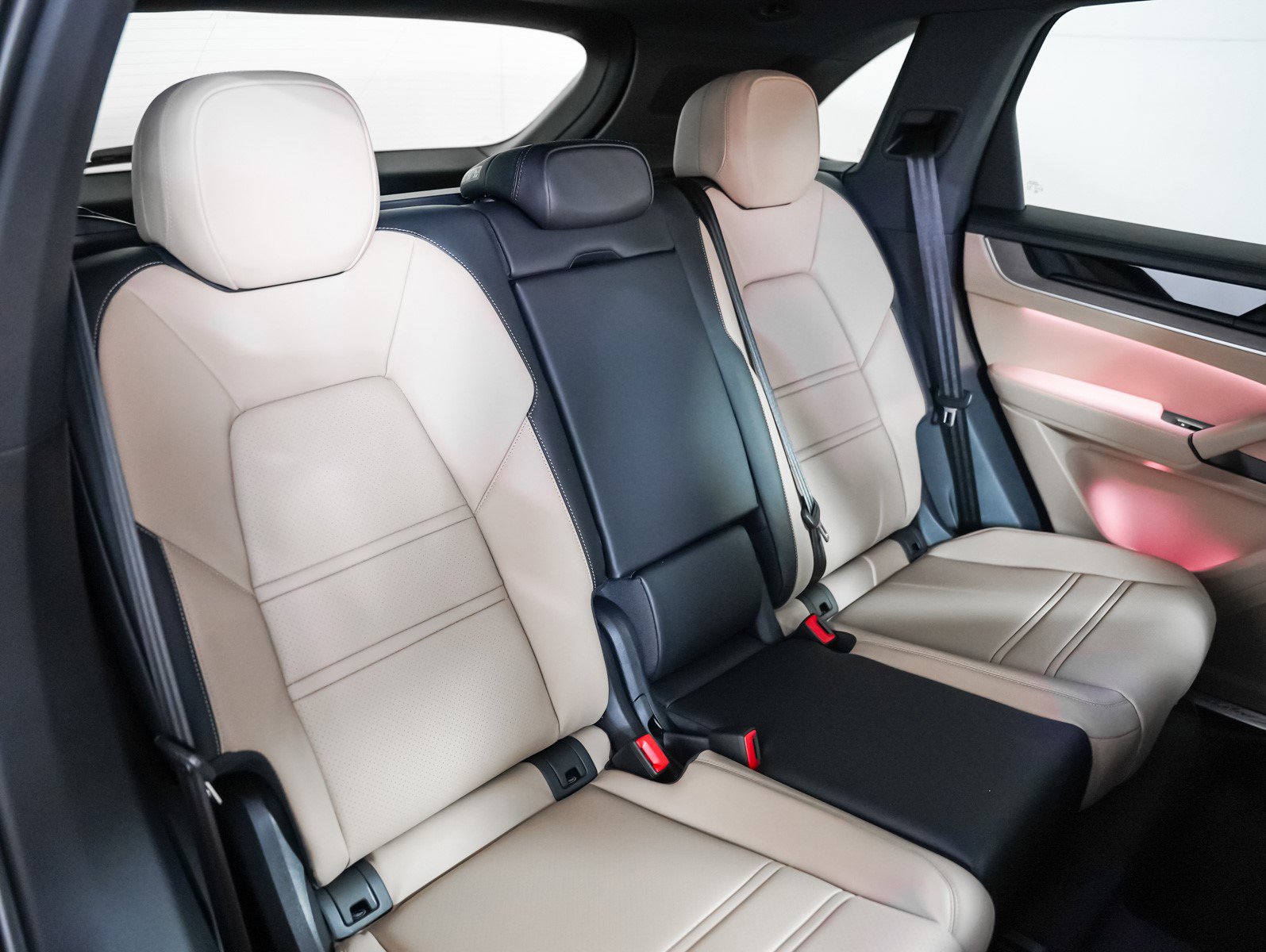 2025 Porsche Cayenne photo 6