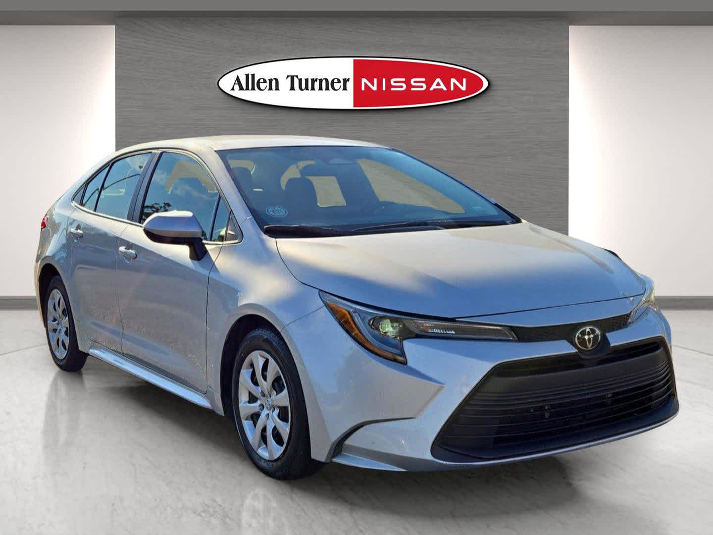 2024 Toyota Corolla LE's photo