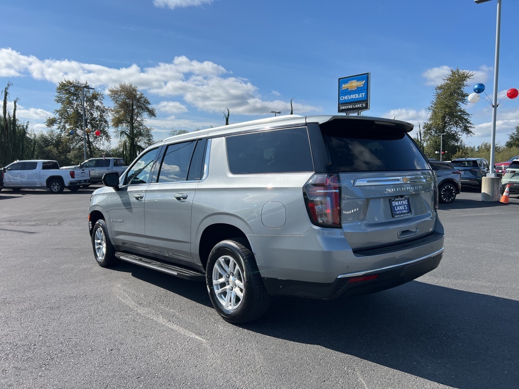 2023 Chevrolet Suburban LT photo 2