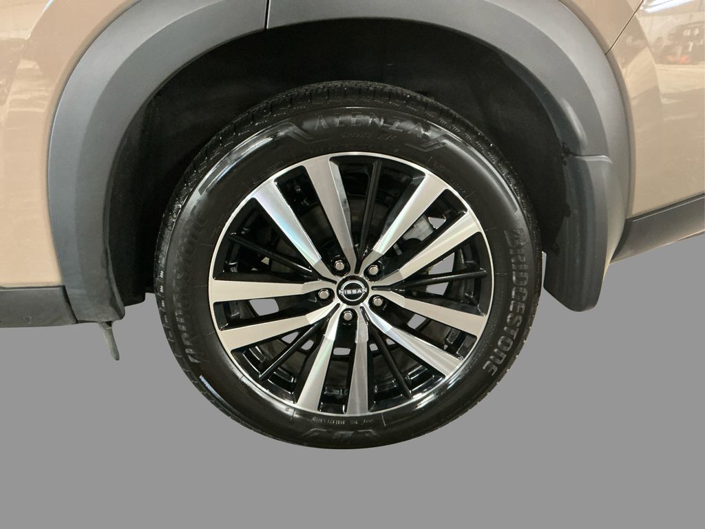 2024 Nissan Pathfinder Platinum photo 16