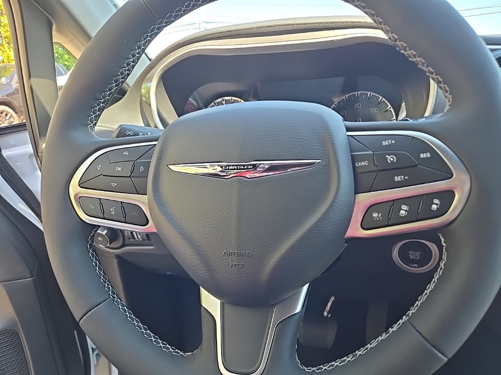 2026 Chrysler Pacifica photo 3