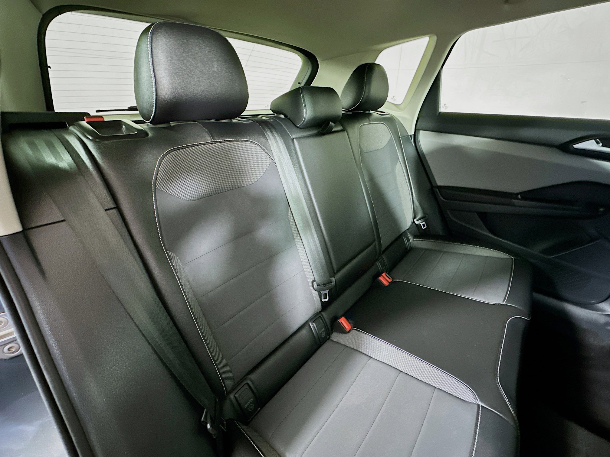 2023 Volkswagen Taos SE photo 21