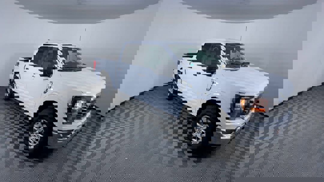 2023 Ford F-150 XLT photo 2