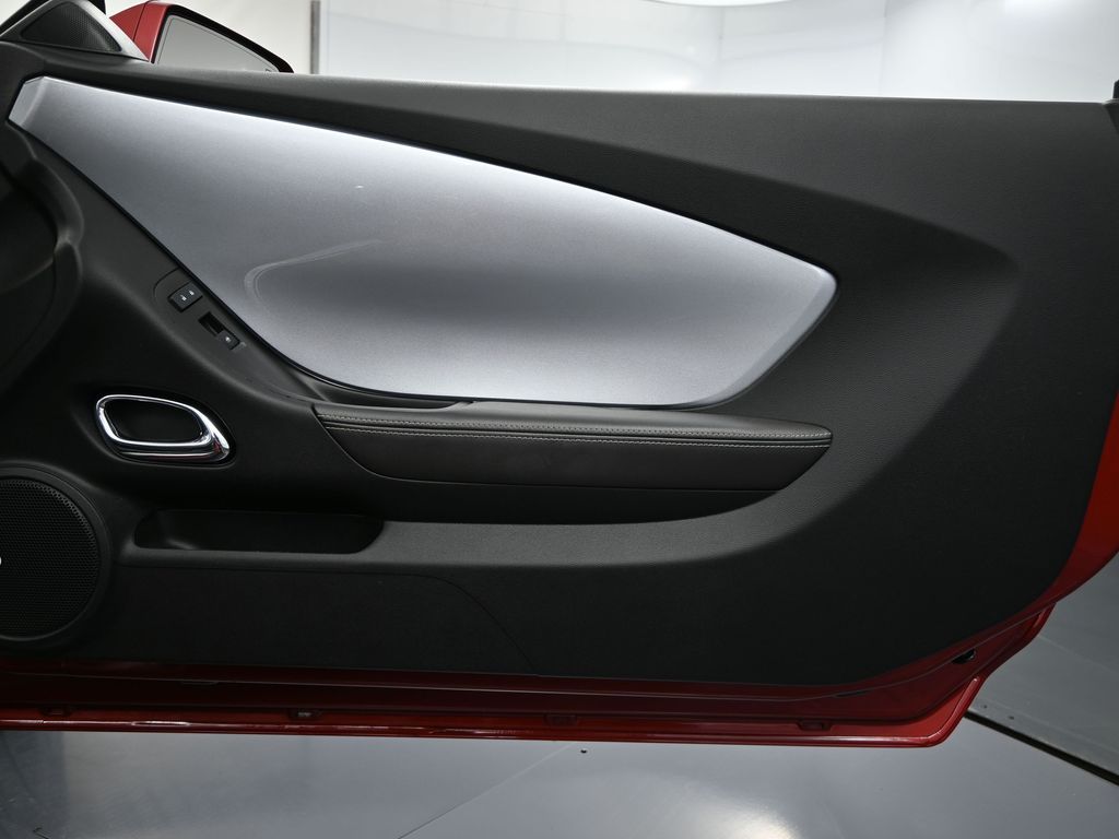 2015 Chevrolet Camaro 2SS photo 30