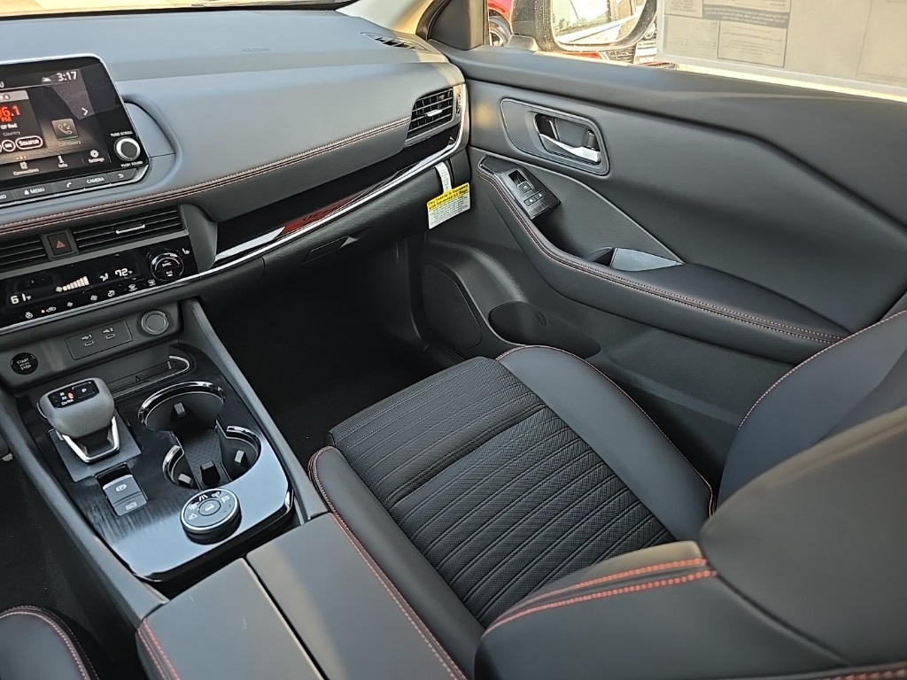 2026 Nissan Rogue SV photo 17
