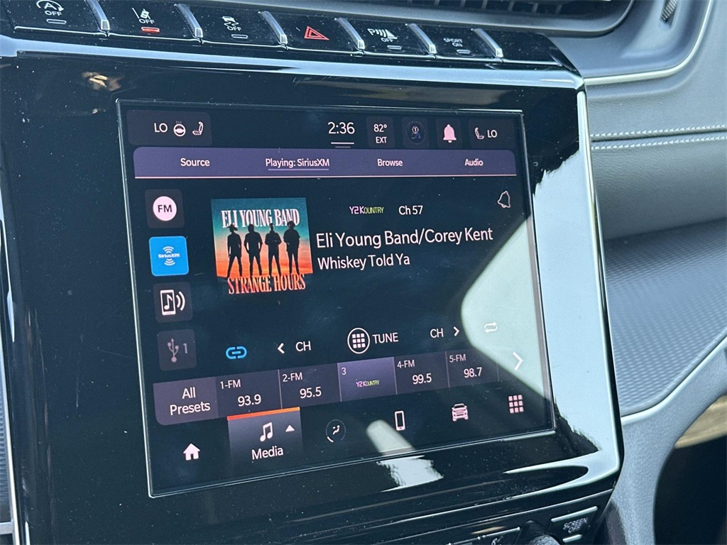 2025 Jeep Grand Cherokee Laredo photo 2