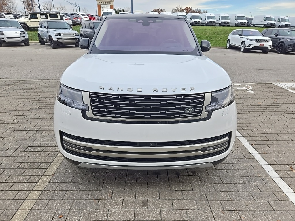 2023 Land Rover Range Rover SE photo 3