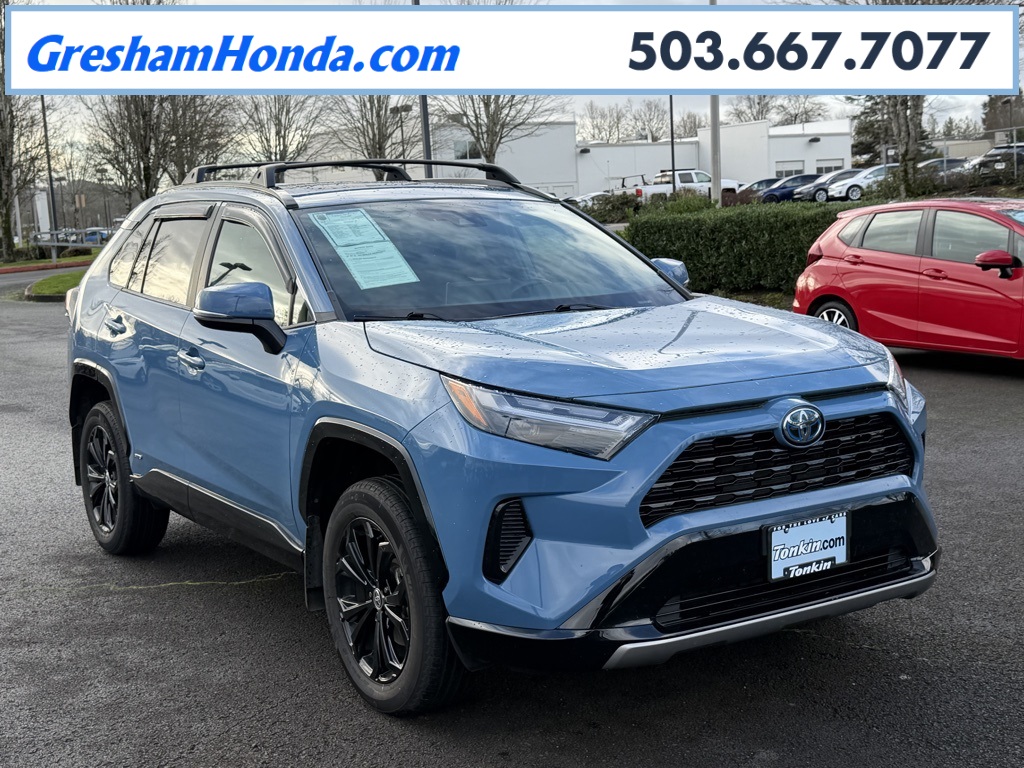 2022 Toyota RAV4 SE's photo