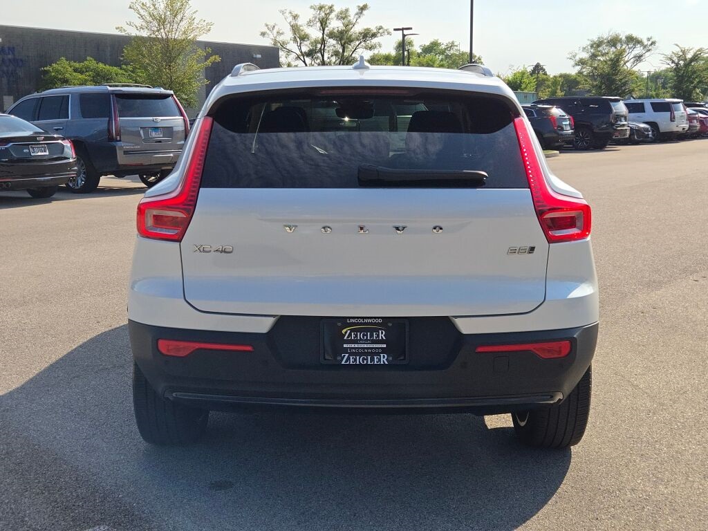 2024 Volvo XC40 Plus photo 13