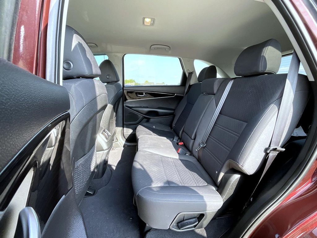2019 Kia Sorento LX photo 19