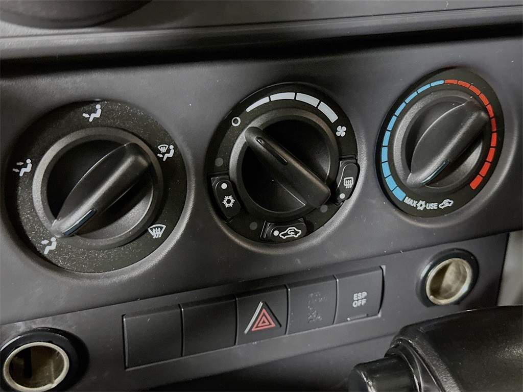 2007 Jeep Wrangler Unlimited Sahara photo 13