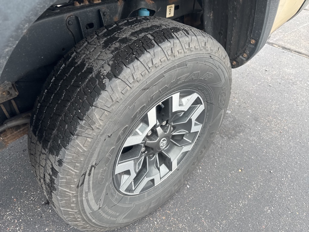 2018 Toyota Tacoma TRD Off-Road photo 13