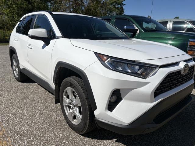 2021 Toyota RAV4 XLE photo 3