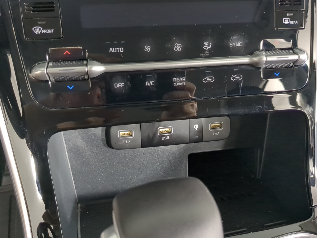2024 Kia Carnival EX photo 21