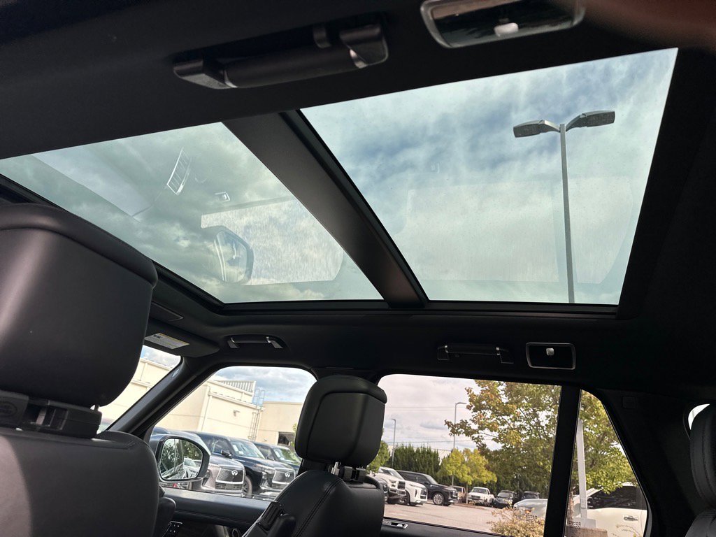 2020 Land Rover Range Rover HSE photo 15