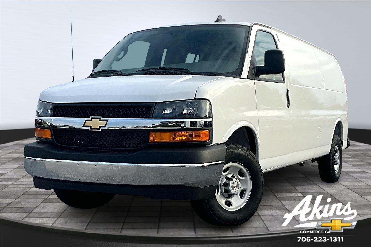 2025 Chevrolet Express Base's photo