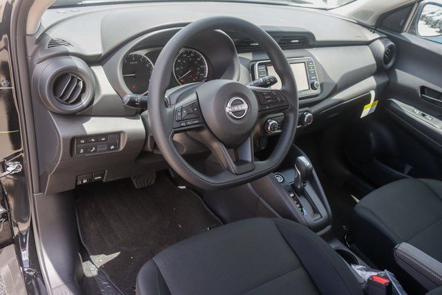 2025 Nissan Kicks Play S photo 5
