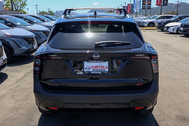 2025 Nissan Kicks SR photo 2