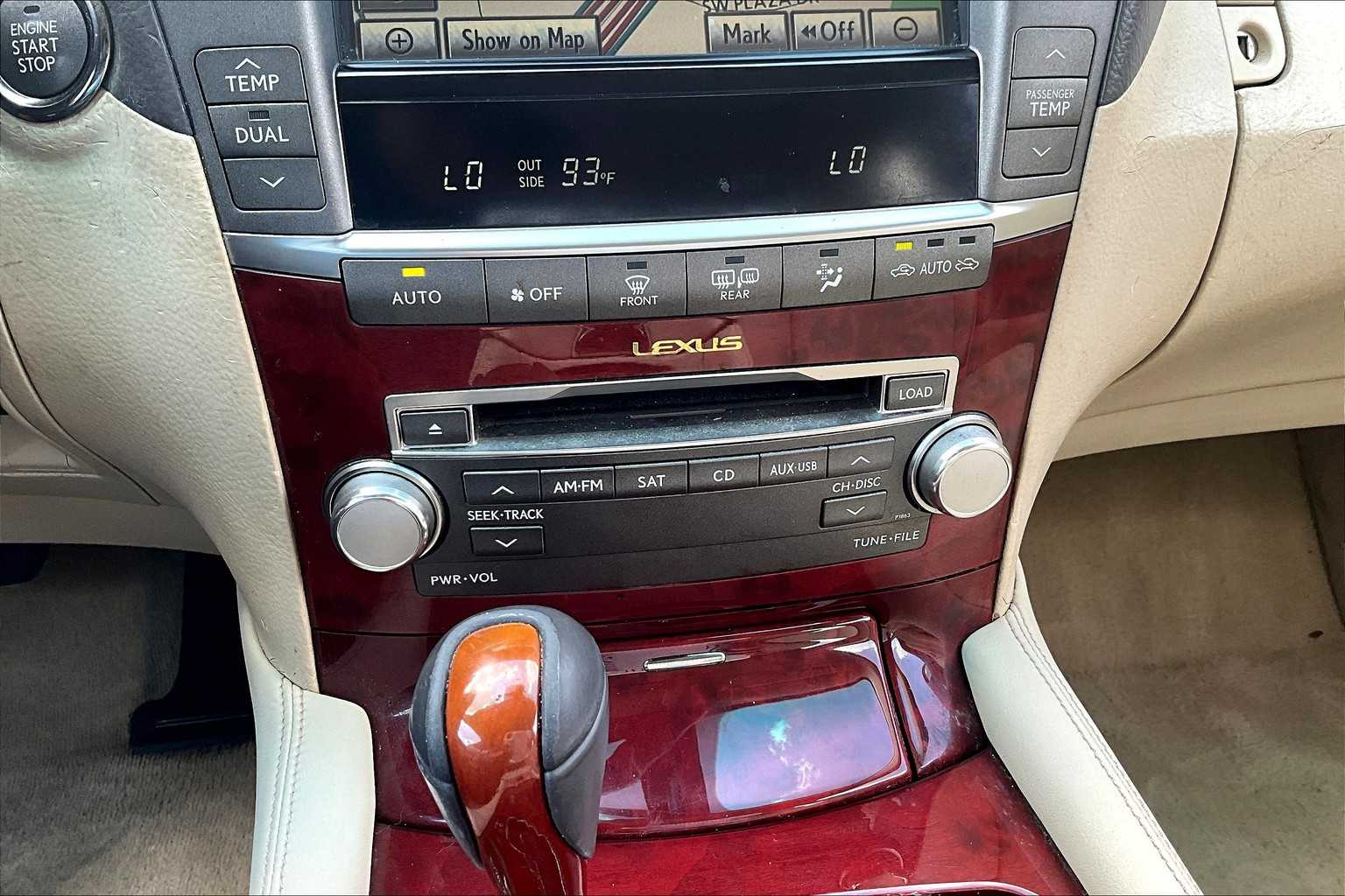 2010 Lexus LS 460 Luxury photo 32