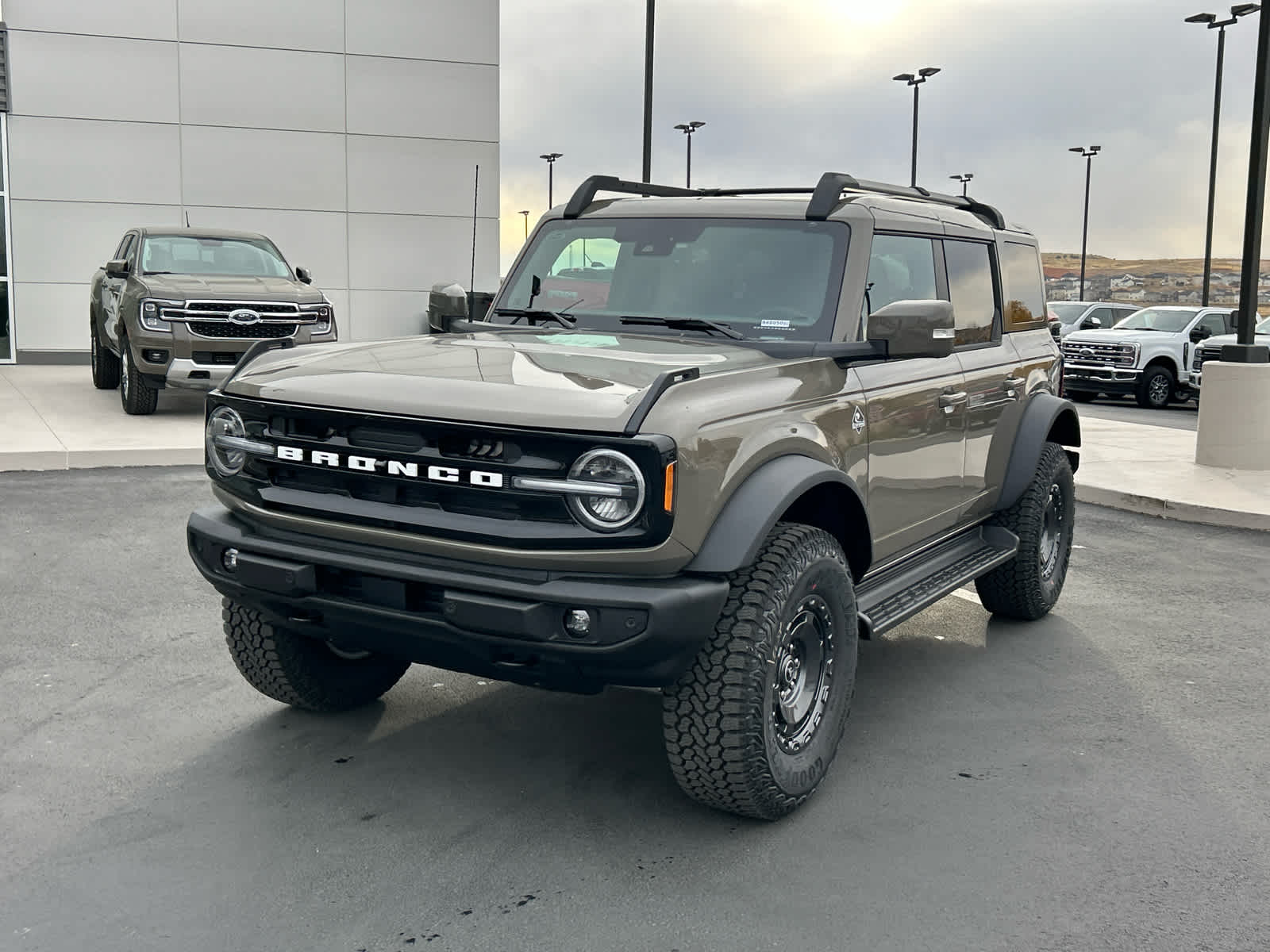 2025 Ford Bronco Outer Banks photo 2